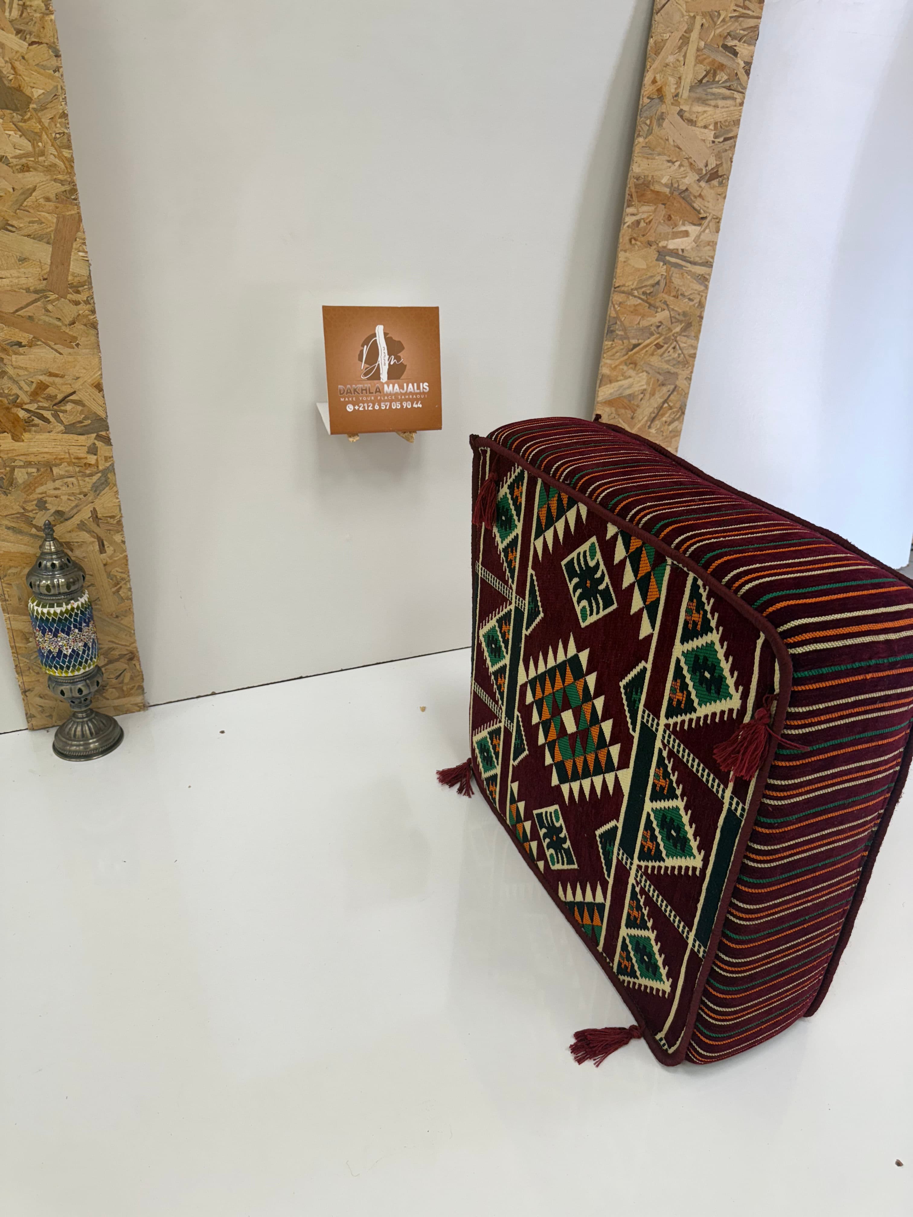بوف تقليدي باللون ݣرونة  60x60x20cm 5