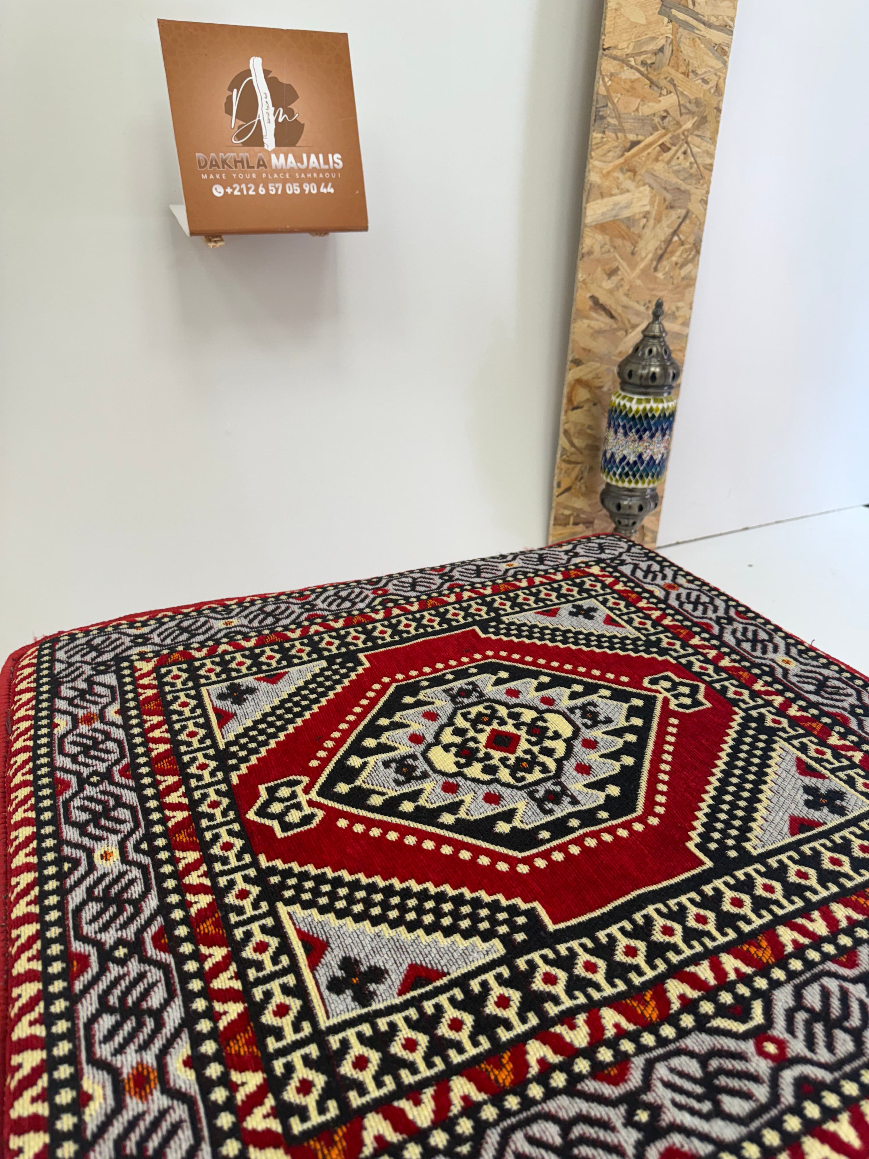 بوف تقليدي باللون أحمر  60x60x20cm 3