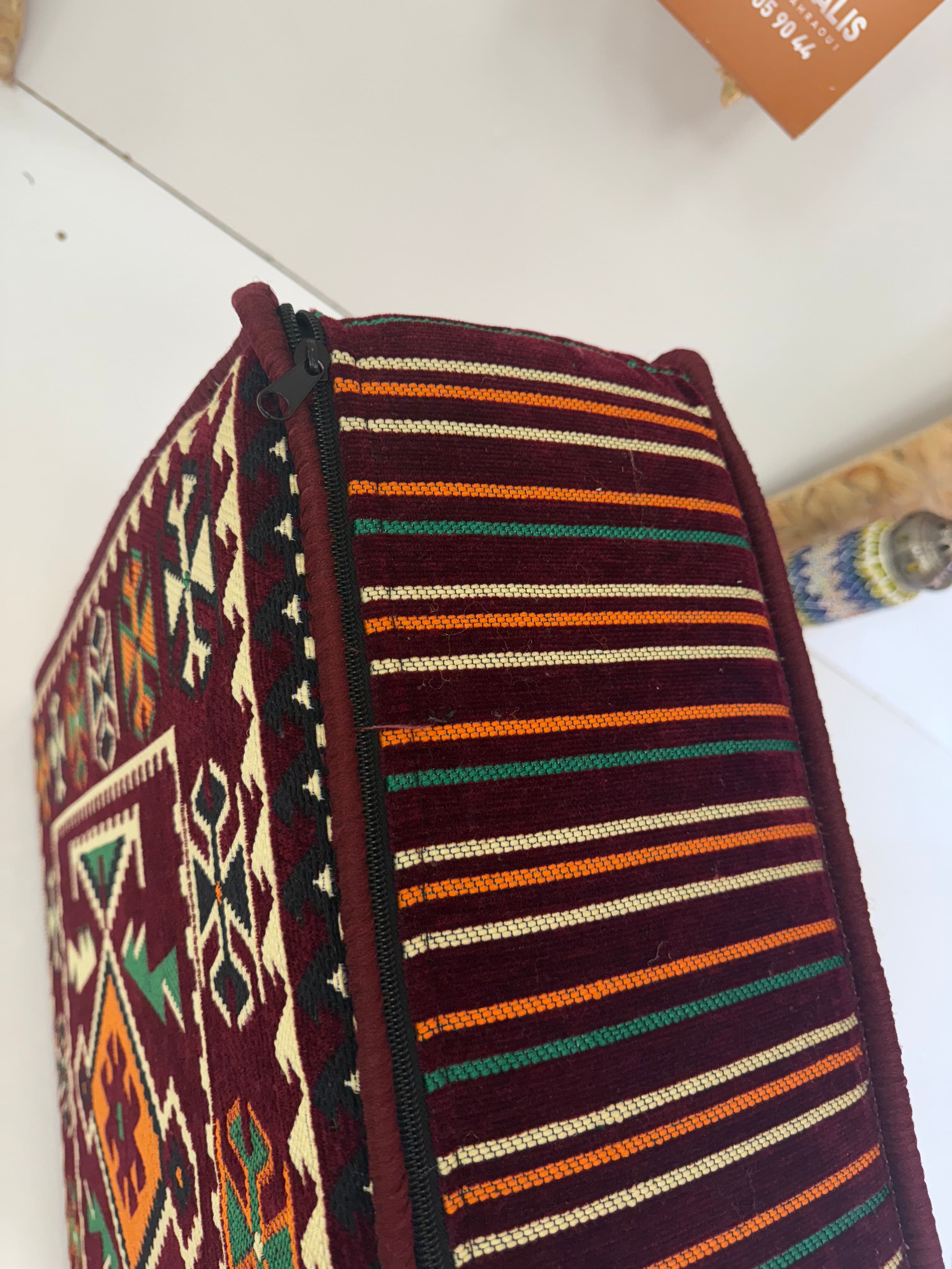 بوف تقليدي باللون ݣرونة  60x60x20cm 2
