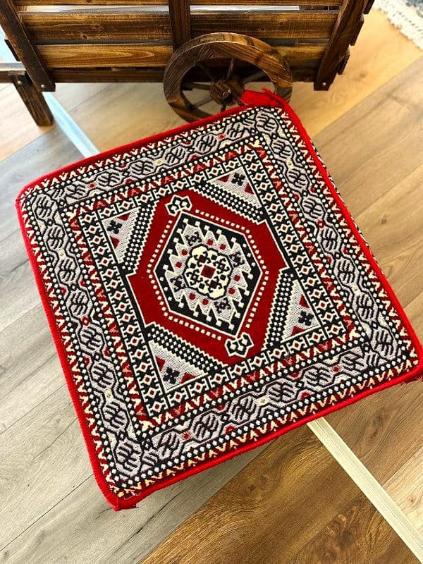 بوف تقليدي باللون أحمر  60x60x20cm 6