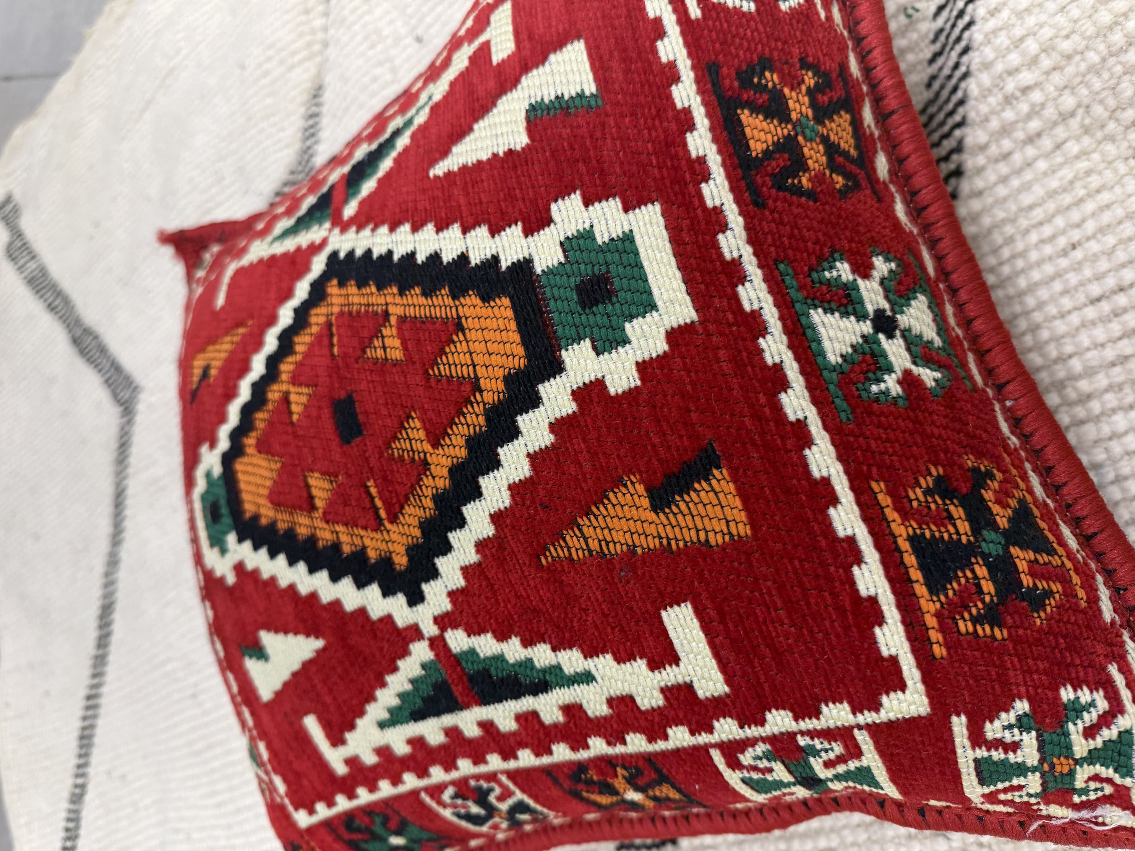 وسادة  تقليدية  باللون الأحمر-40*40cm 2
