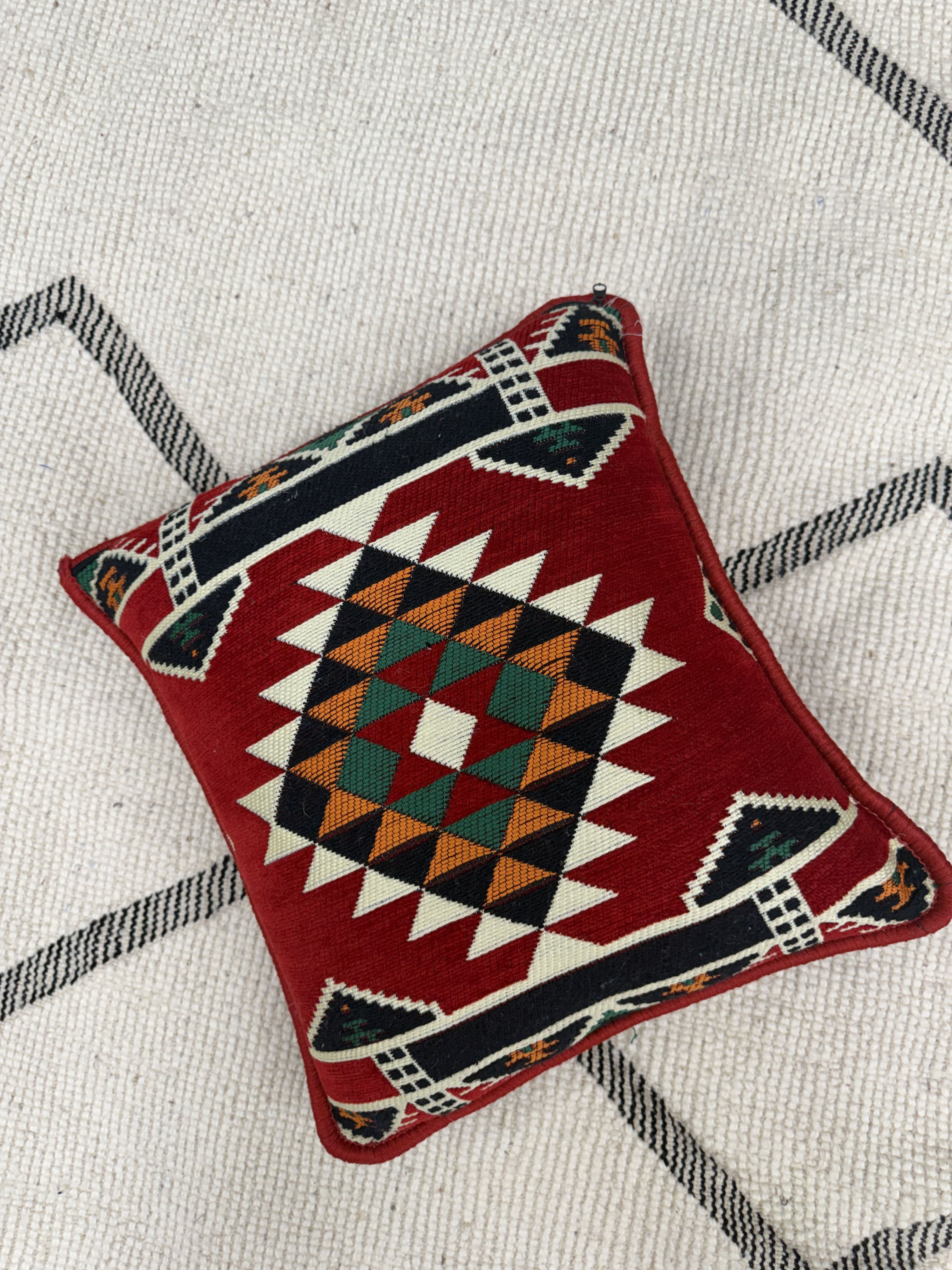وسادة  تقليدية  باللون الأحمر-40*40cm 1