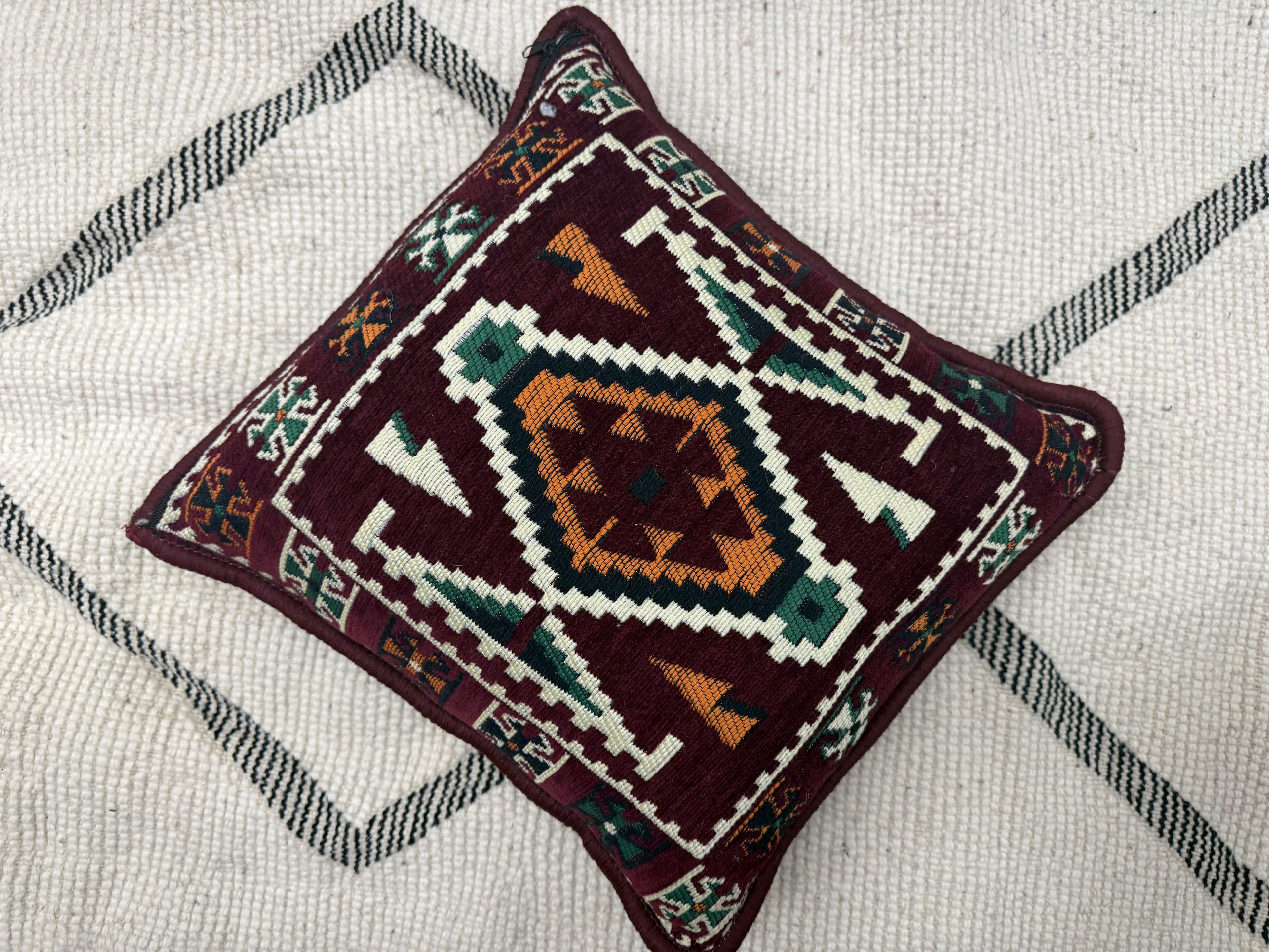 وسادة  تقليدية  باللون أحمر داكن -40*40cm 1