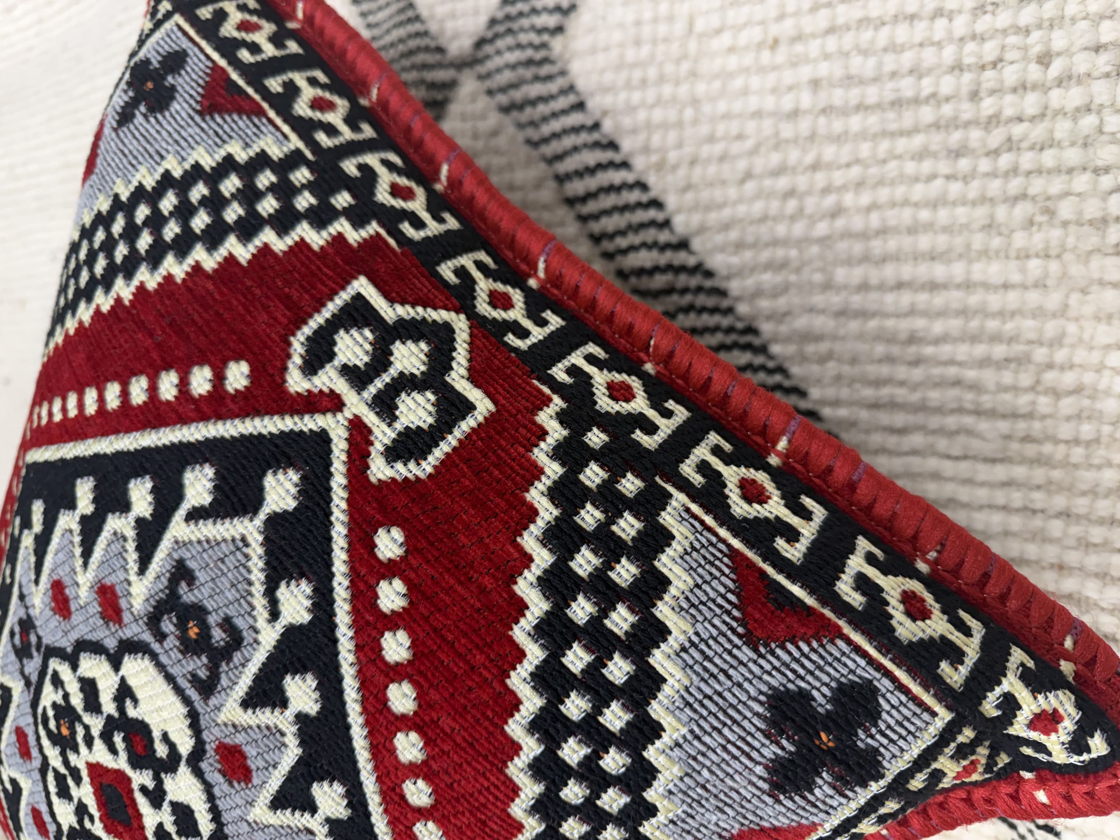 وسادة  تقليدية  باللون الأحمر-40*40cm 2