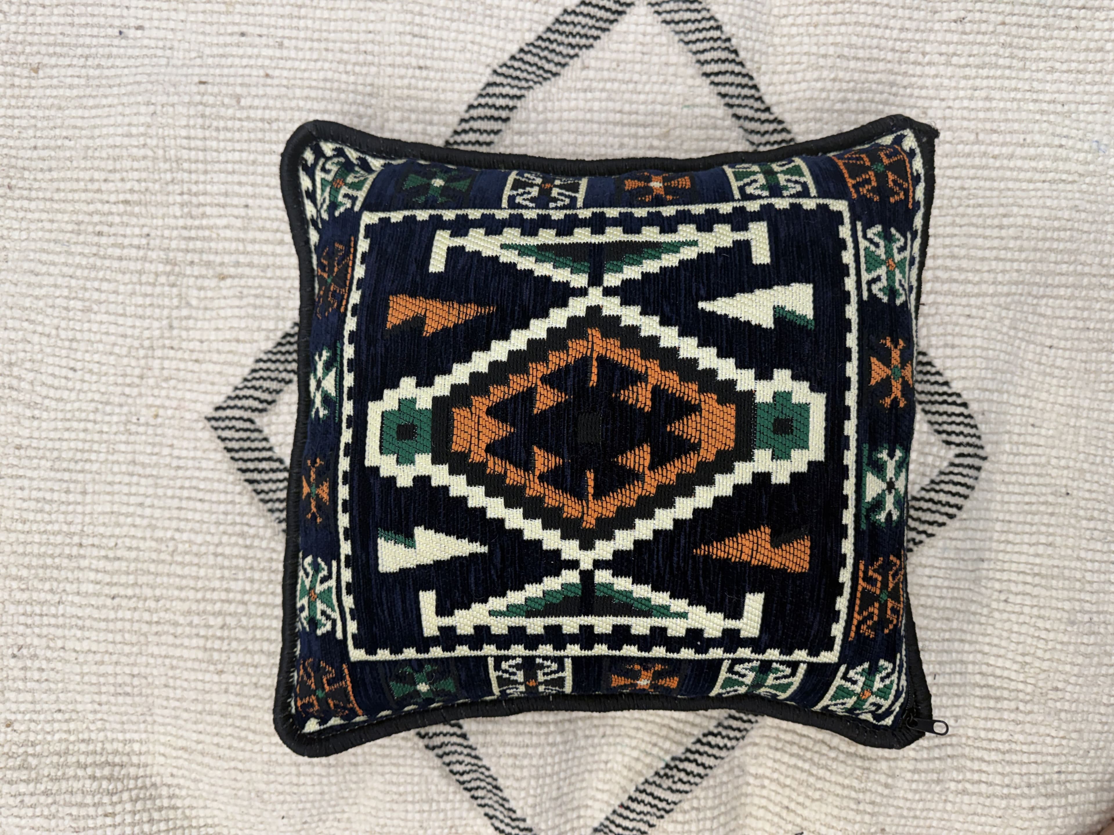 وسادة  تقليدية  باللون أزرق داكن-40*40cm 1
